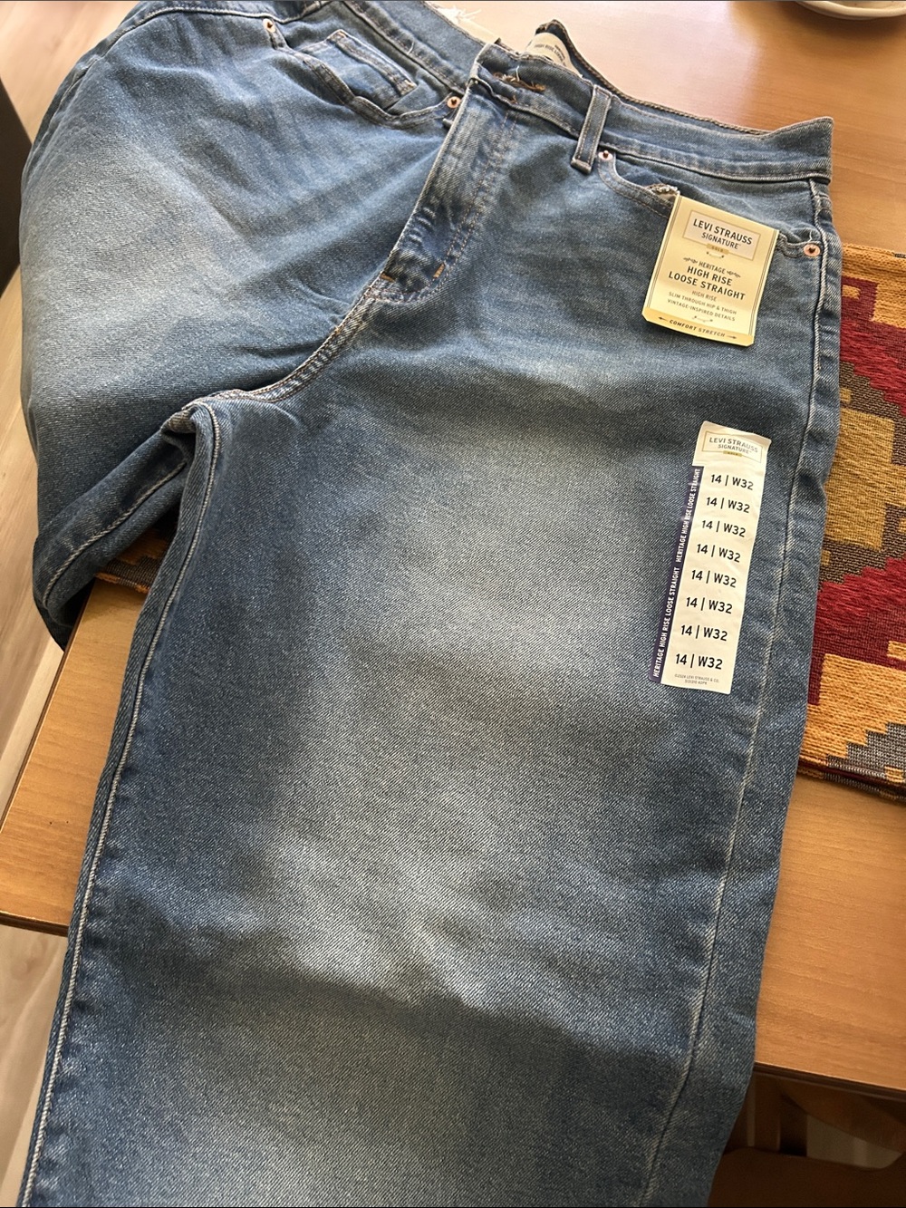 Levi's  High-Rise Loose Straight Jeans - Light Blue Denim for Women - Picture 7 of 8
